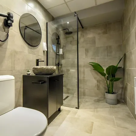 Premium Near Radisson - Modern & Stylish شقة