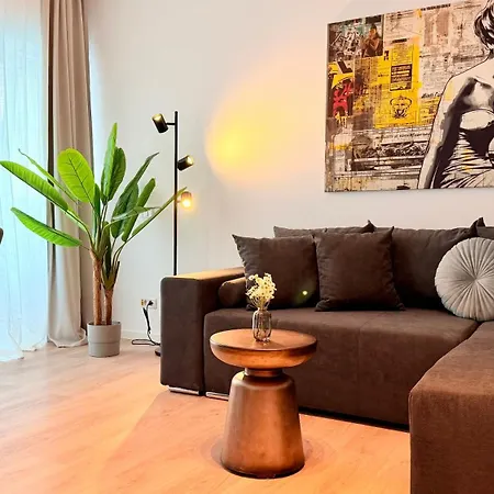Premium Near Radisson - Modern & Stylish شقة *
