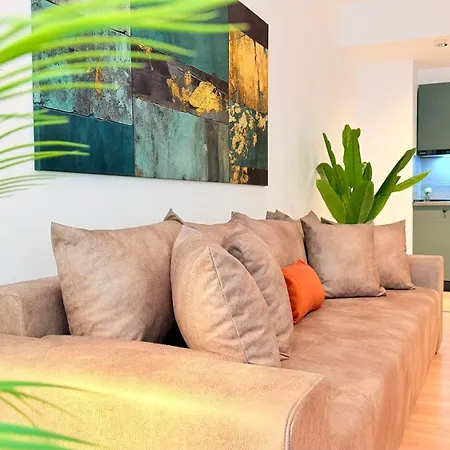 Premium Near Radisson - Modern & Stylish شقة *