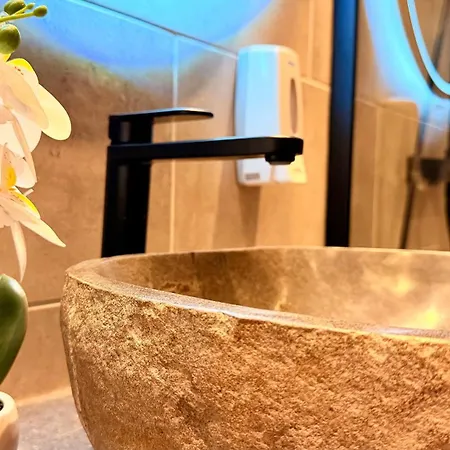 شقة Premium Near Radisson - Modern & Stylish بوخارست