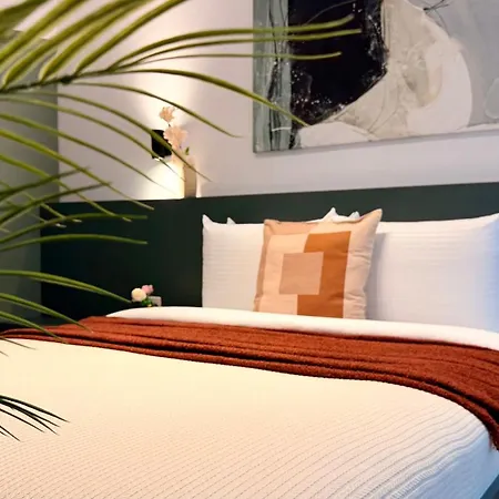 Premium Near Radisson - Modern & Stylish شقة *