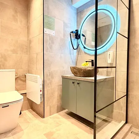 Premium Near Radisson - Modern & Stylish بوخارست