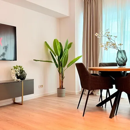 Premium Near Radisson - Modern & Stylish شقة