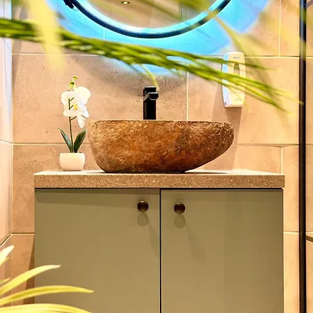 Premium Near Radisson - Modern & Stylish شقة بوخارست